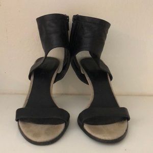 Sexy Vince heels! Black leather with linen detail.